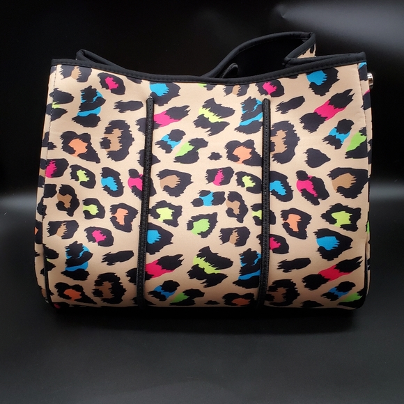 SOLD🐆 Neoprene Large Tote Bag with Pouch - Picture 4 of 8